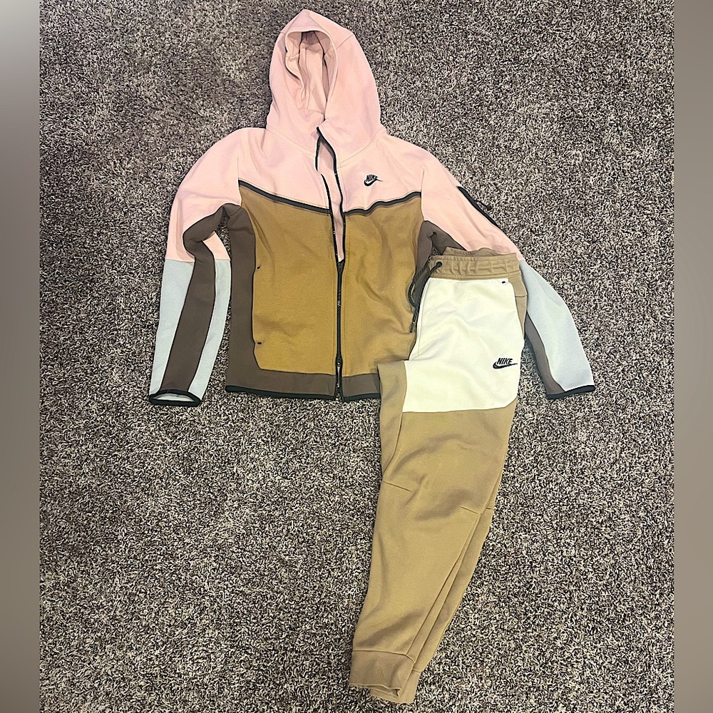 Nike tracksuit! UNISEX